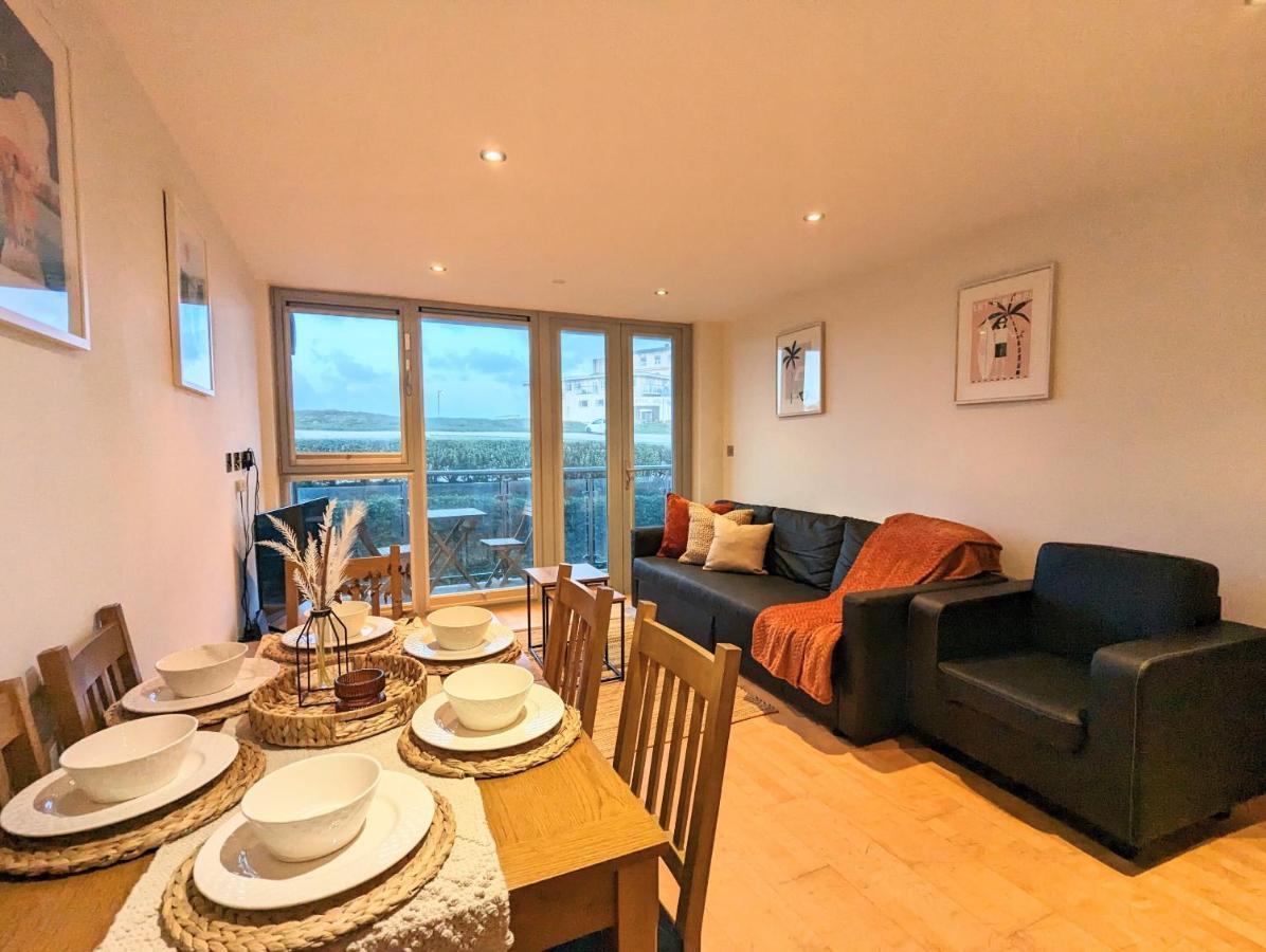 Apartment 100M From Fistral Beach- Underground Parking-Surf Shower & Locker- Sleeps 6 New Quay Exteriér fotografie