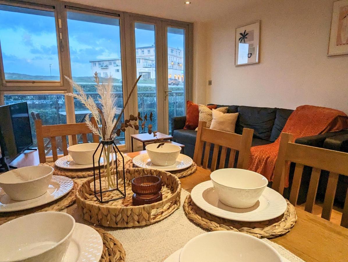 Apartment 100M From Fistral Beach- Underground Parking-Surf Shower & Locker- Sleeps 6 New Quay Exteriér fotografie